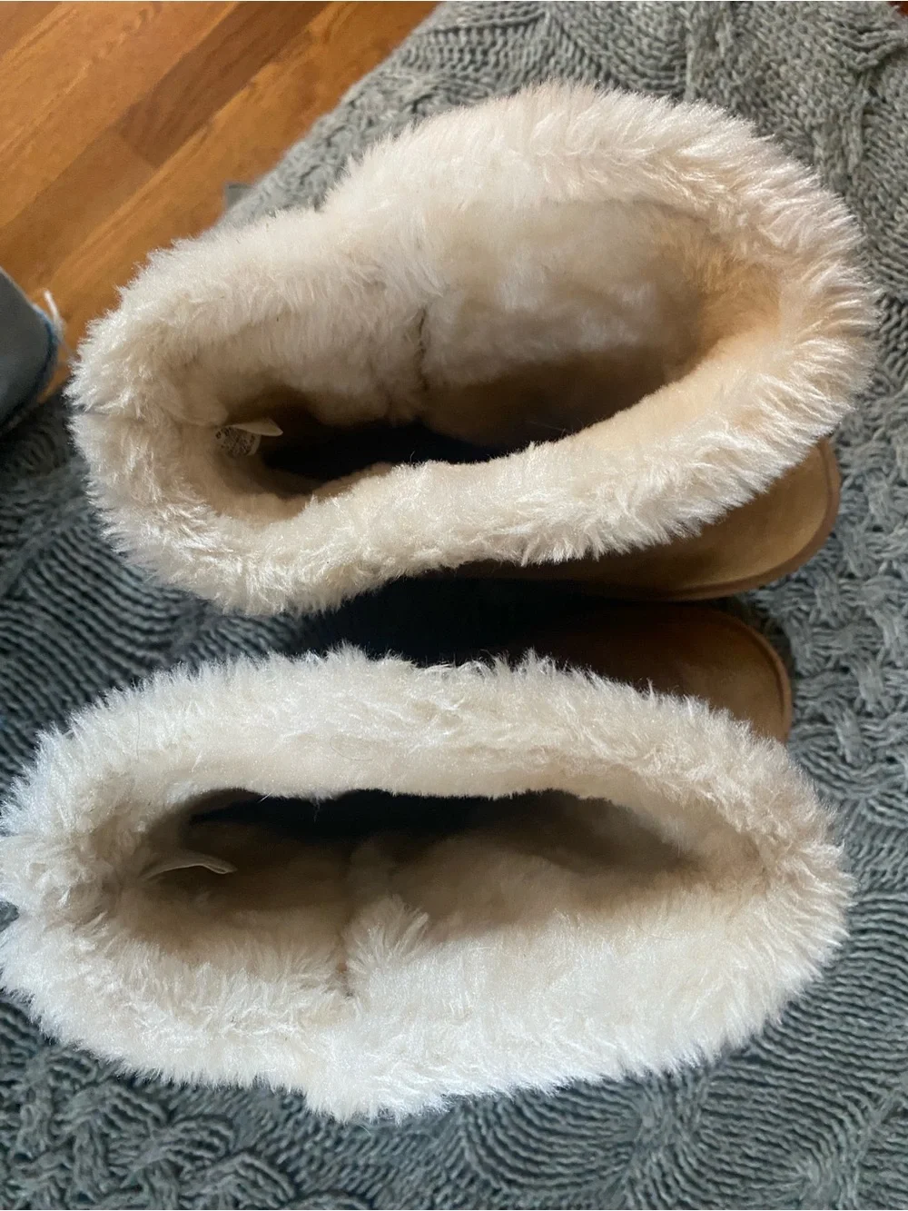 Minnetonka Chestnut Suede Faux Shearling Short Winter Boots
